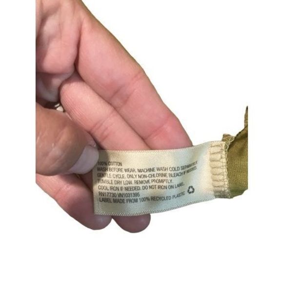 5/$25 NWT Universal three tshirt - Picture 6 of 6